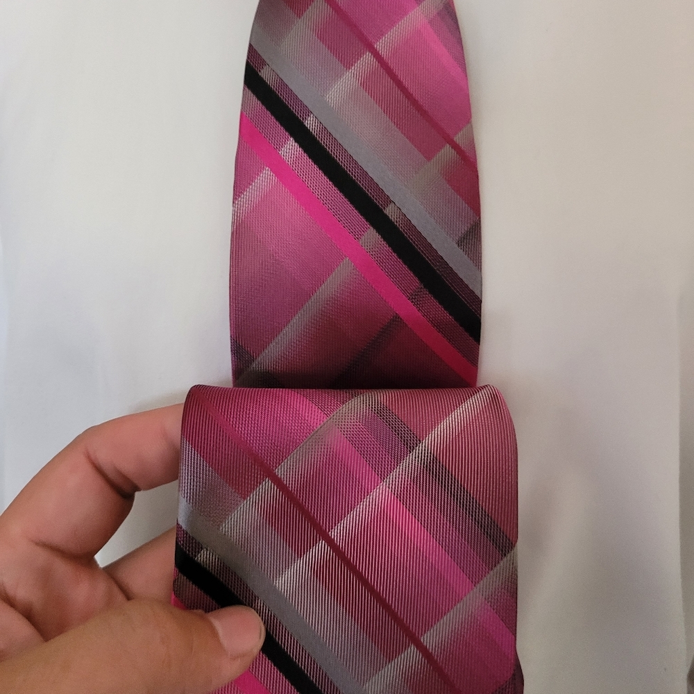 Pink Tie - Picture 3 of 4